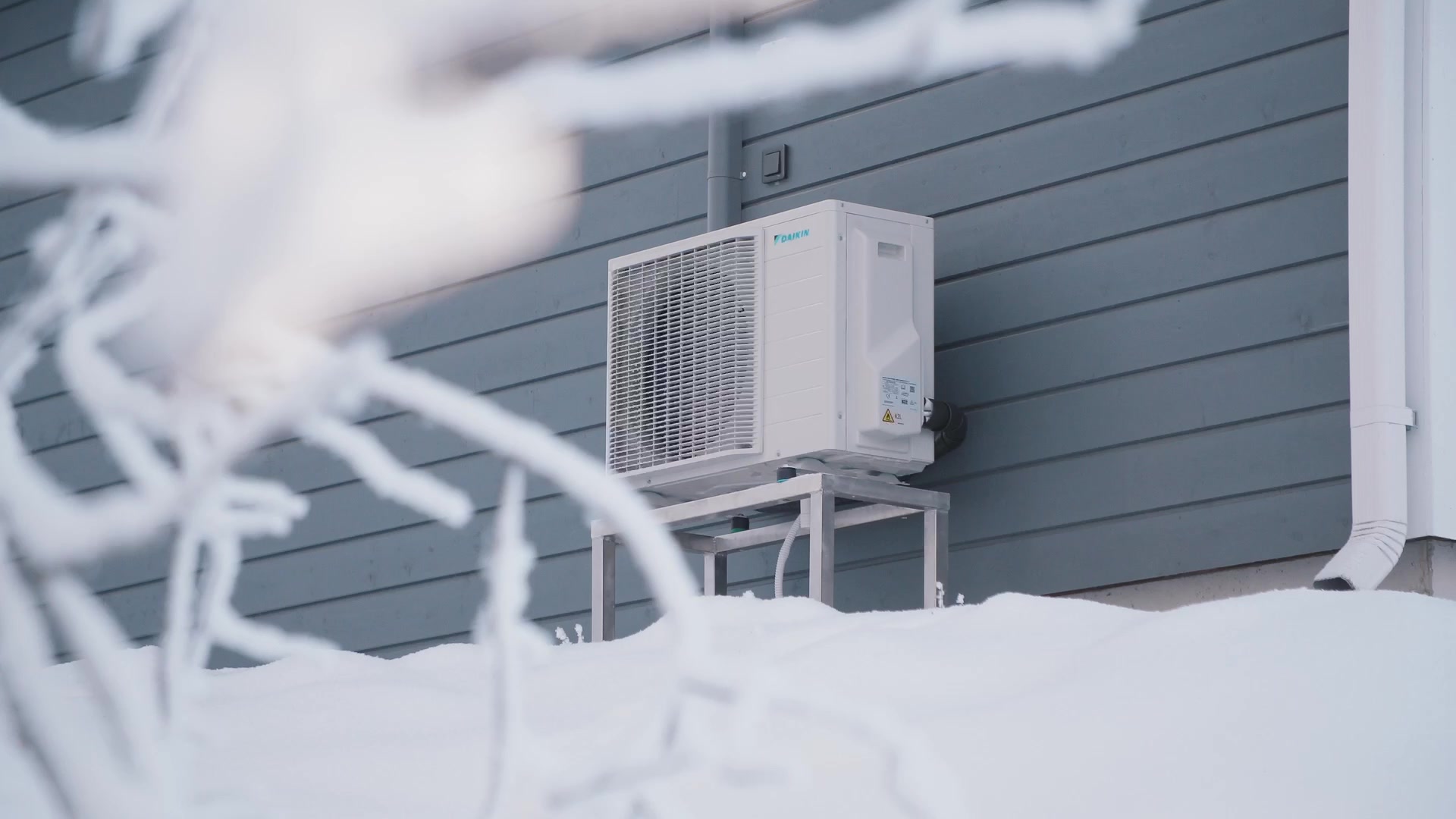 Daikin yritys- ja tuotevideo suomalaisessa talvimaisemassa